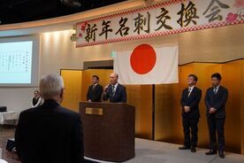 登壇する県議の皆様