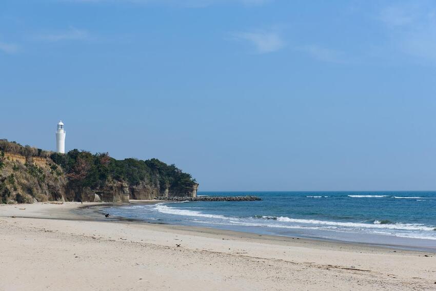 写真：日立灯台と海