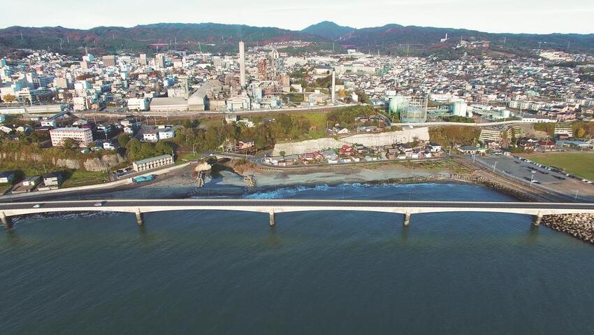 写真：バイパスと街並み