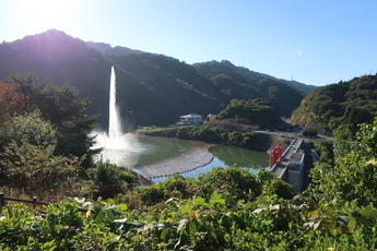 十王ダム放水上からの写真