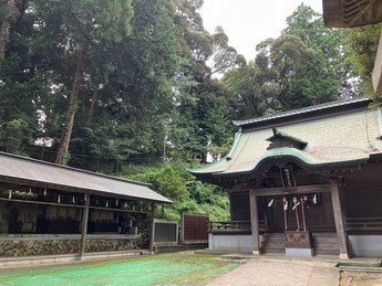 諏訪神社拝殿の写真