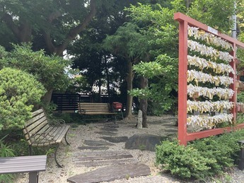 鹿島神社のベンチの写真