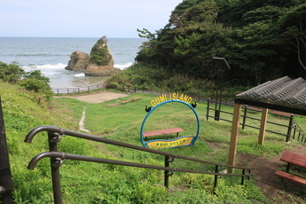 東滑川緑地公園と海岸の写真