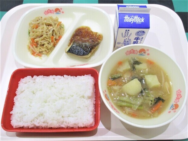 写真：ごはん、牛乳、さばの土佐焼き、切干し大根煮、具だくさんみそ汁