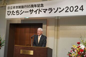 前日祭で挨拶をする小川市長