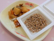 写真：納豆とじゃがいものうま煮