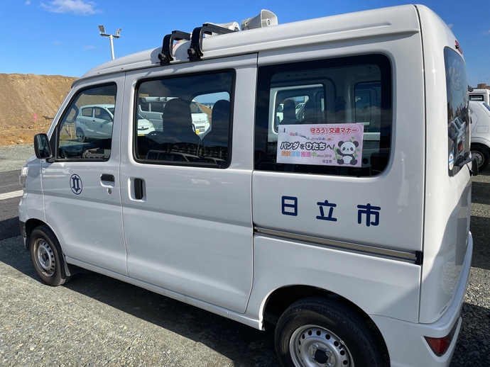 公用車へのステッカー貼付