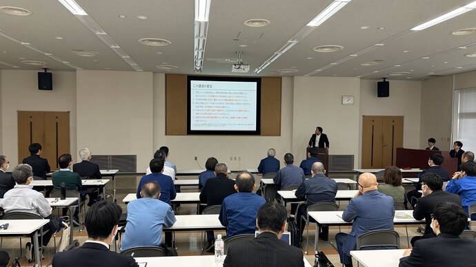 脱炭素経営シンポジウムの講演の様子