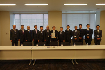 梶山代議士への手交