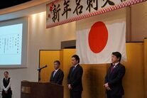 壇上に上がる国会議員の皆様