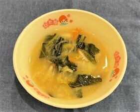 写真:具だくさんみそ汁