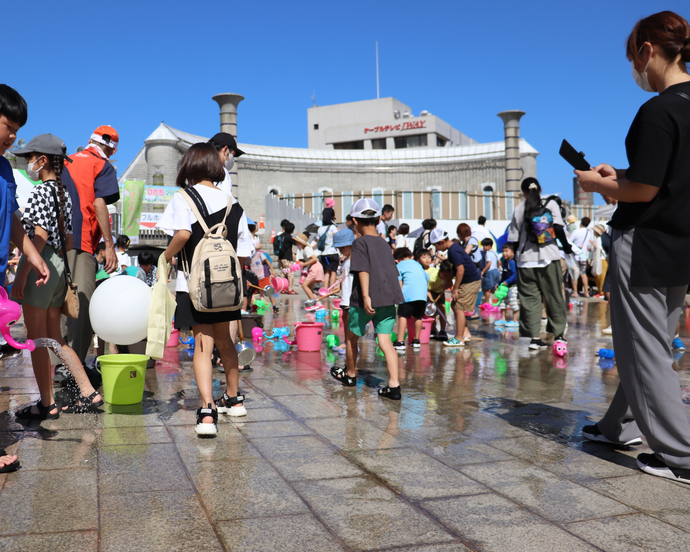 打ち水（昨年度までの様子）