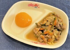 写真：スタミナ丼のもと、ピーチコンポート