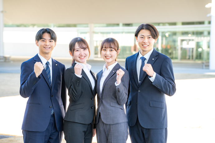若手職員4名