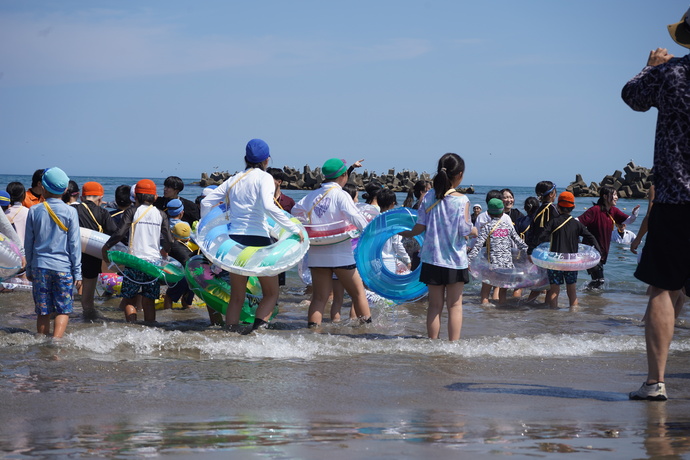 海を楽しむ桐生市の子どもたち