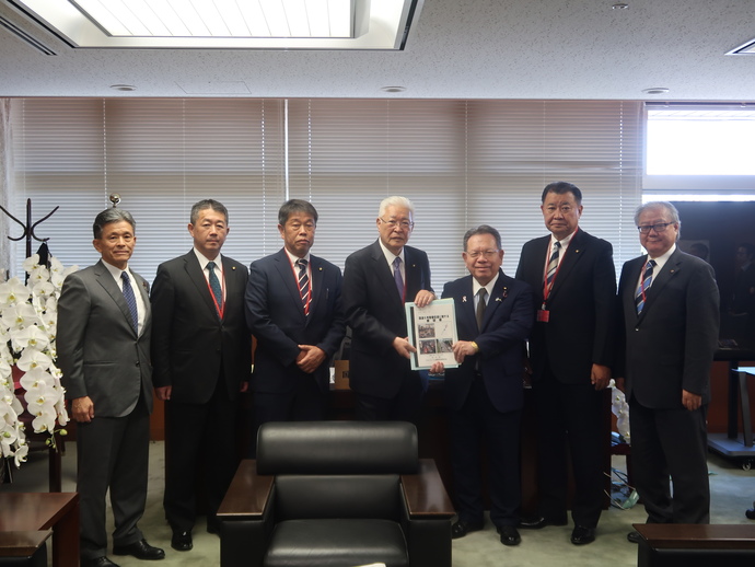 写真：酒井国土交通副大臣面会の様子1