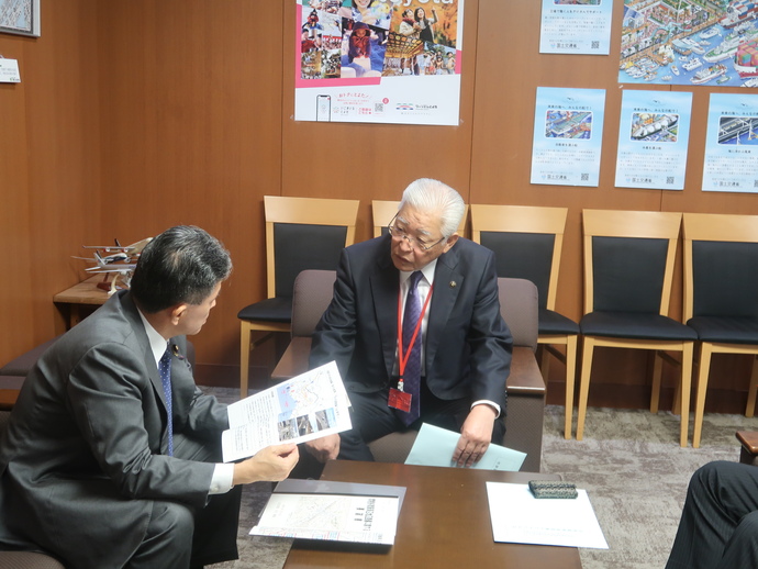 写真：上月参議院議員面会の様子