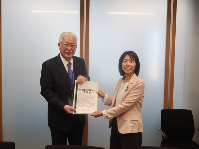 写真：櫻井参議院議員面会の様子