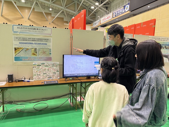 「みんなでひたちの交通を考えてみよう！」コーナーの様子(1枚目)