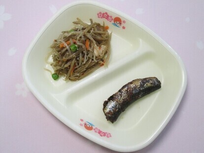 写真：骨ごといわし煮、五目きんぴら