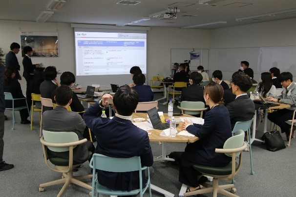 グループ発表・意見交換の様子1