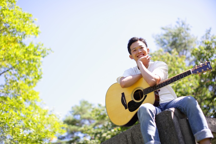 シンガーソングライター 佐藤駿さん