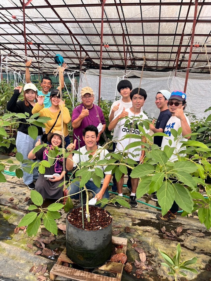 サマーキャンプで日立に来た際にPieces‘FARMのアボカド農園を見学の写真