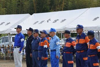 水防訓練に臨む市長