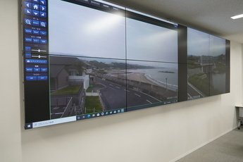 「総合防災情報システム」を活用した情報収集の様子