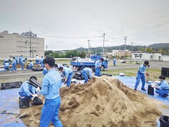 土のう作成訓練全体の様子