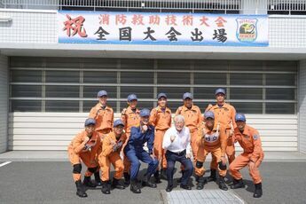 隊員との集合写真