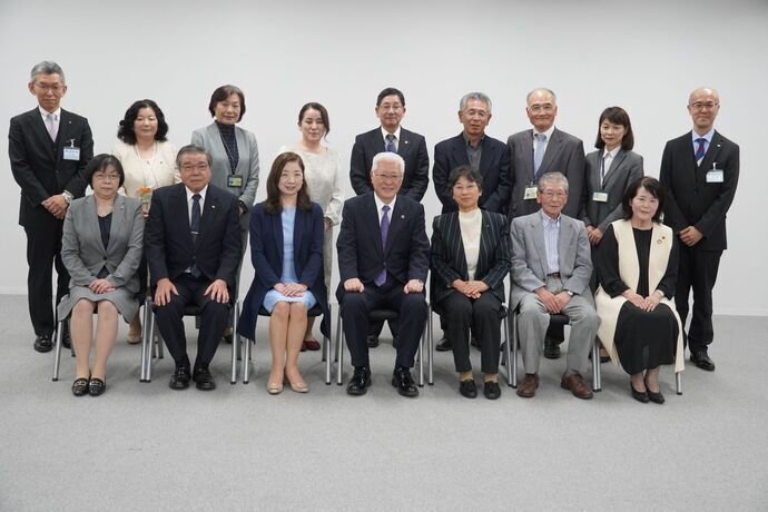 委員の皆様との集合写真