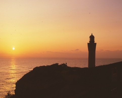 古房地公園の灯台と日の出
