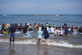 海を楽しむ子ども会参加者の皆さん